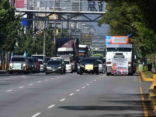 caravana-llega-ante-el-mp-de-guatemala-por-la-democracia