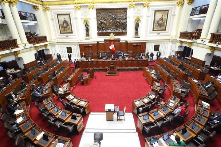 congreso-de-peru-aislado-tras-fracasar-intento-de-aumentar-su-poder