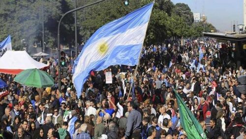 continuan-protestas-contra-medidas-de-gobierno-argentino