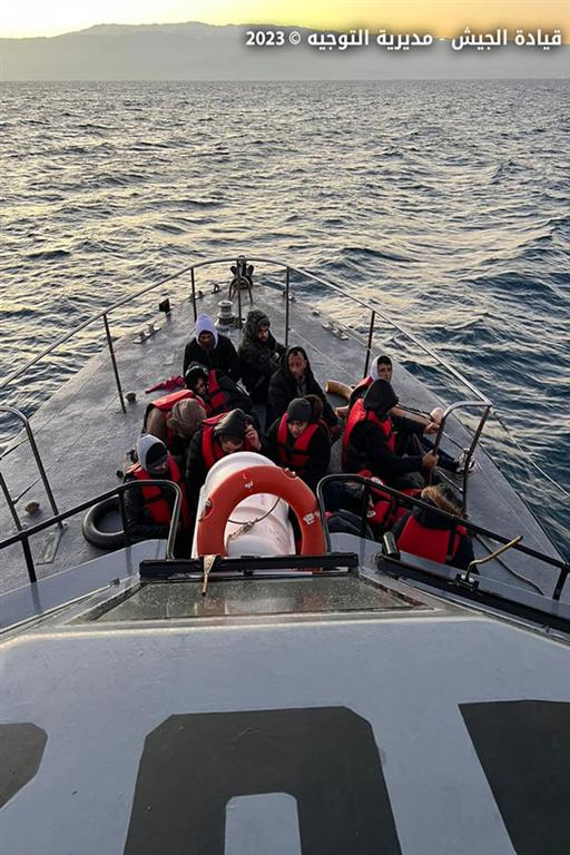  ejercito-de-libano-rescata-en-el-mar-a-54-sirios