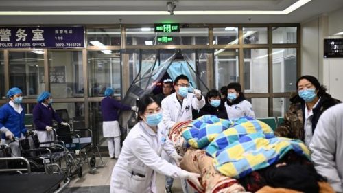 autoridades-de-china-envian-medicos-a-lugares-afectados-por-sismo