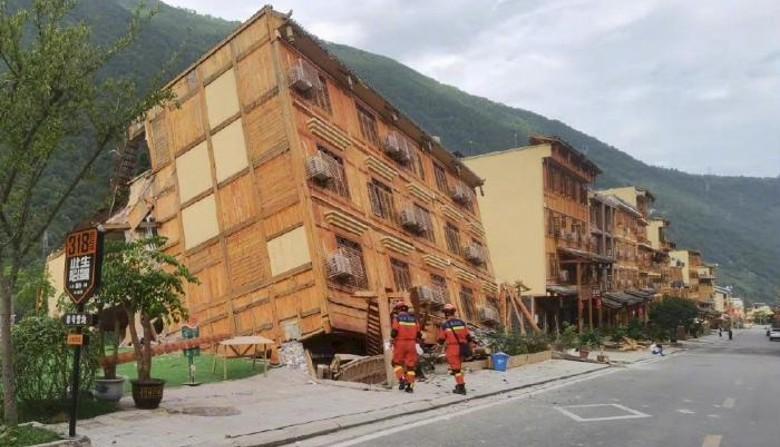 zona-de-china-afectada-tras-sismo-retoma-clases-y-construye-casas