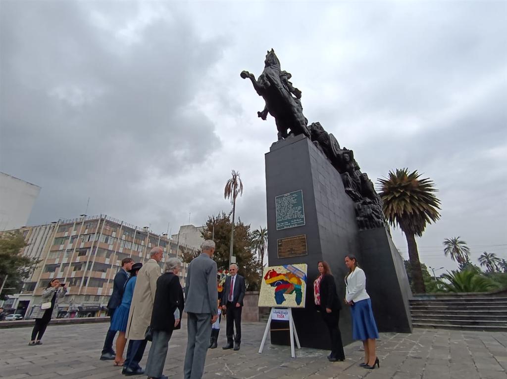  homenaje-en-ecuador-a-bolivar-a-193-anos-de-su-muerte