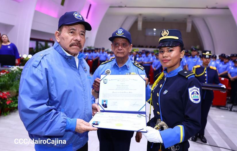 presidente-de-nicaragua-encabeza-graduacion-de-nuevos-policias