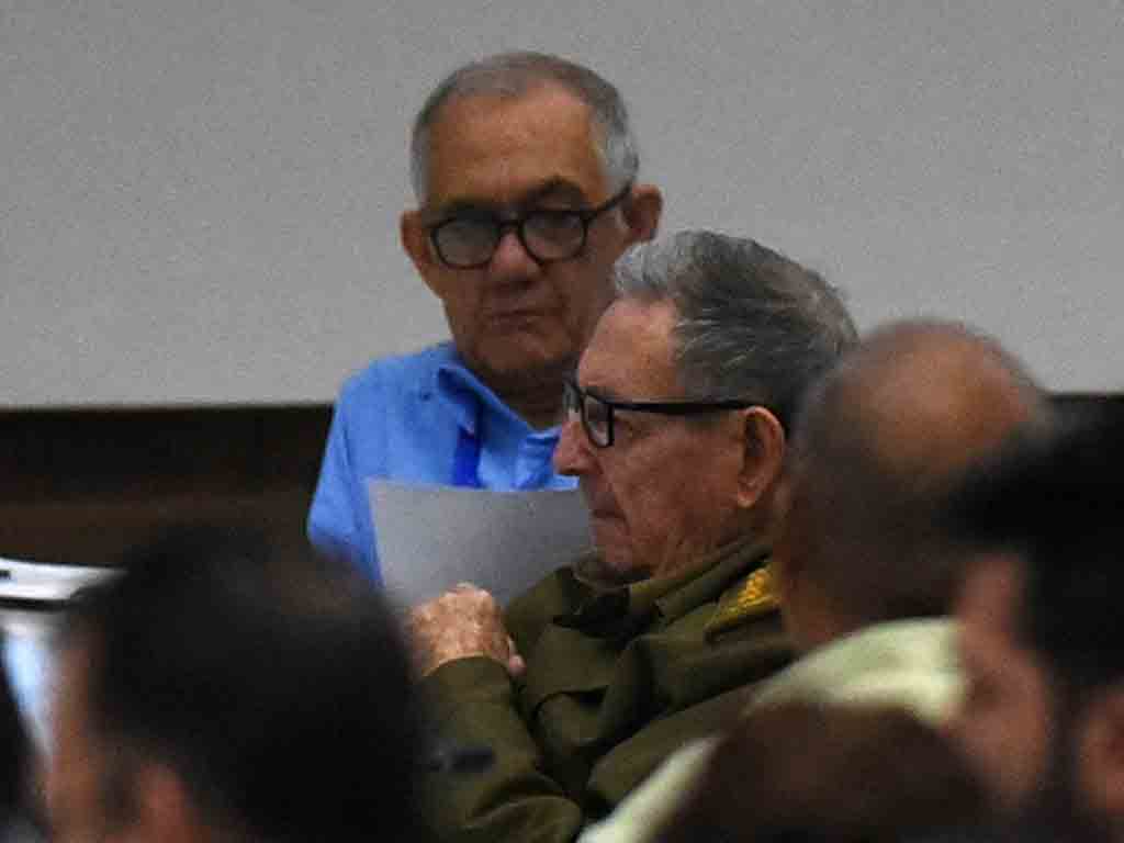 raul-castro-y-diaz-canel-en-ultima-jornada-parlamentaria-en-cuba