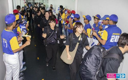 saludan-en-nicaragua-visita-de-equipo-de-beisbol-femenino-de-japon