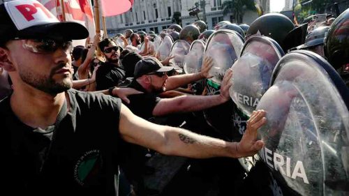 fuerte-operativo-policial-contra-manifestantes-en-argentina
