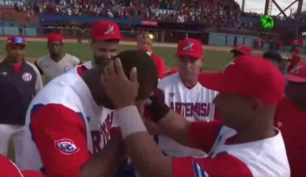 un-enorme-erlis-guia-victoria-de-cazadores-en-final-beisbolera-cubana