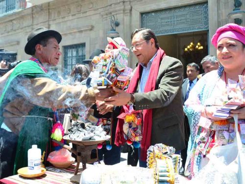presidente-de-bolivia-anima-fiesta-de-alasita