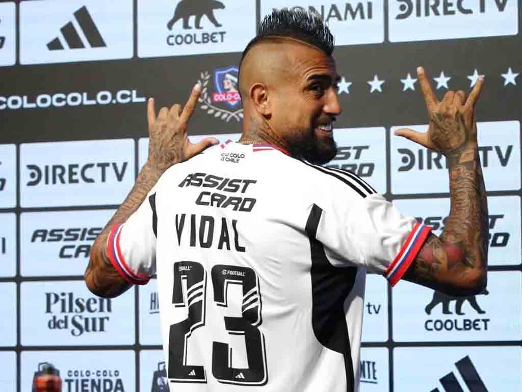 colo-colo-presento-oficialmente-a-arturo-vidal-en-chile