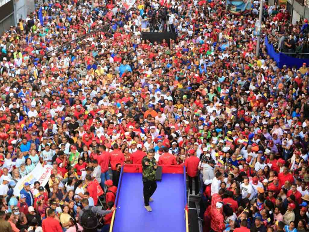  venezolanos-en-las-calles-del-pais-ratificaron-apoyo-a-nicolas-maduro