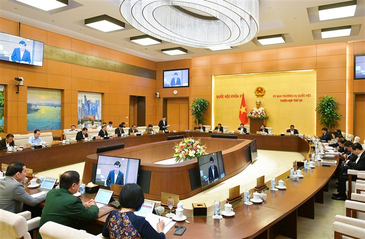  evalua-comite-permanente-del-parlamento-de-vietnam-proyectos-de-ley