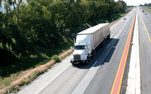 camiones-reanudan-transporte-de-carga-tras-dos-dias-de-paro-en-angola