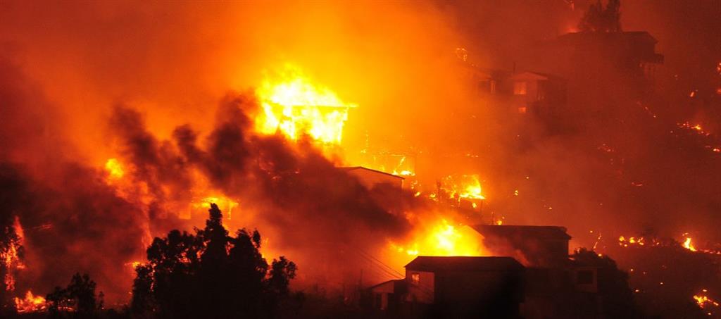 declaran-alerta-roja-por-incendios-en-region-chilena-de-valparaiso
