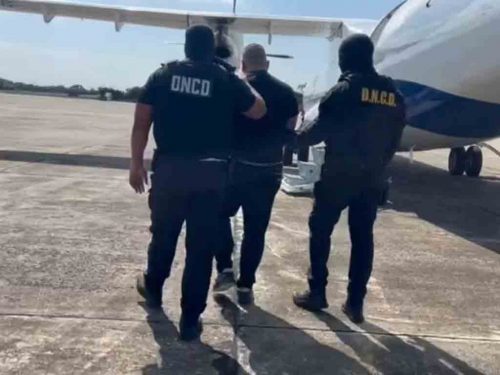 dominicana-extradita-a-un-nacional-y-un-canadiense-por-varios-delitos